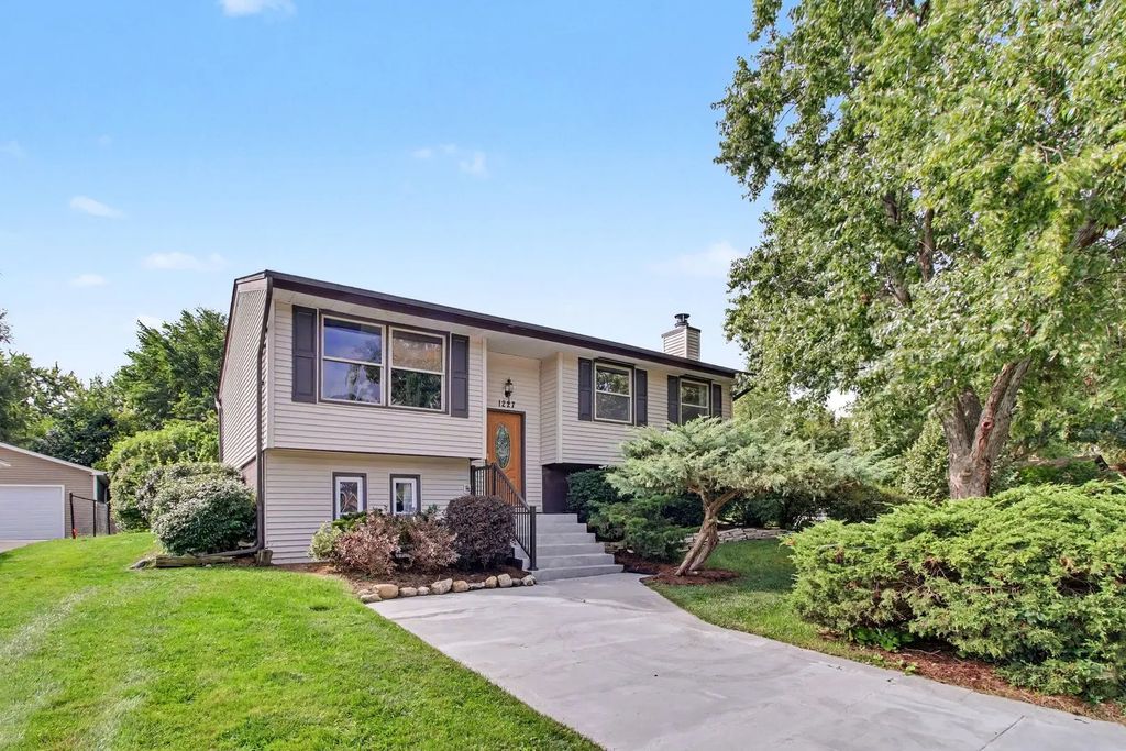 1227 Kingston Lane, Schaumburg