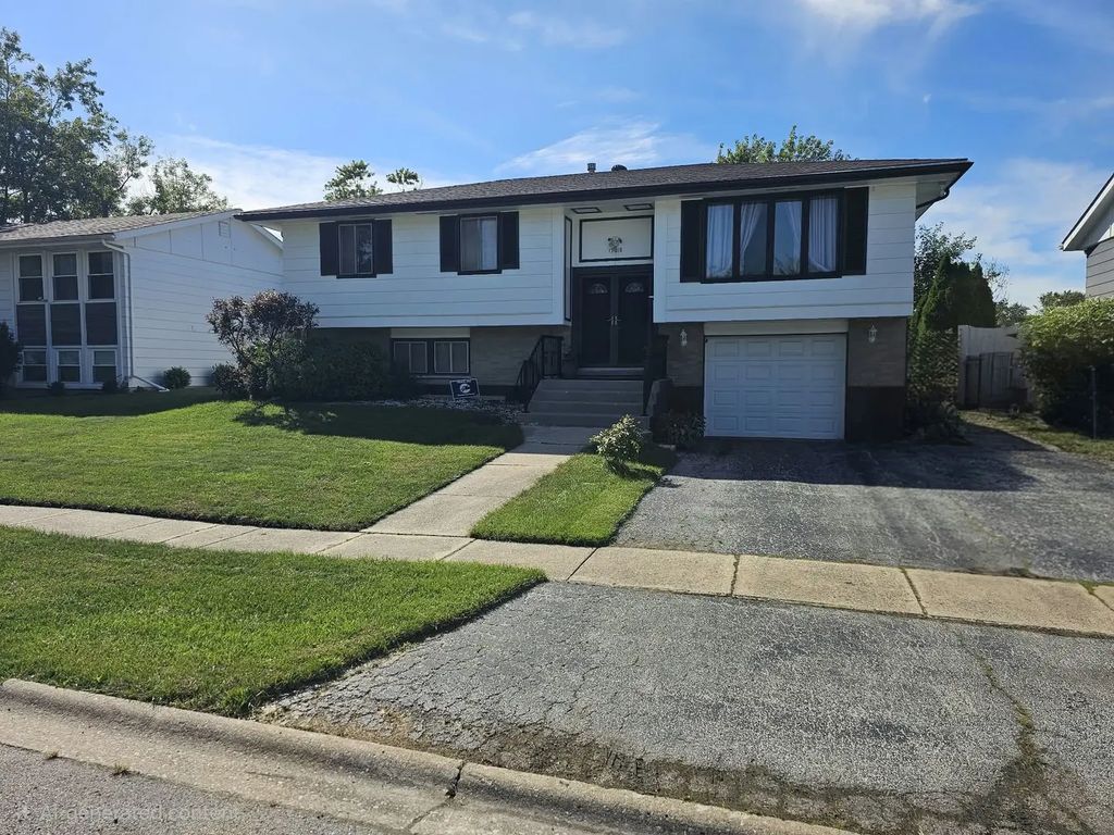 17010 Elm Drive, Hazel Crest
