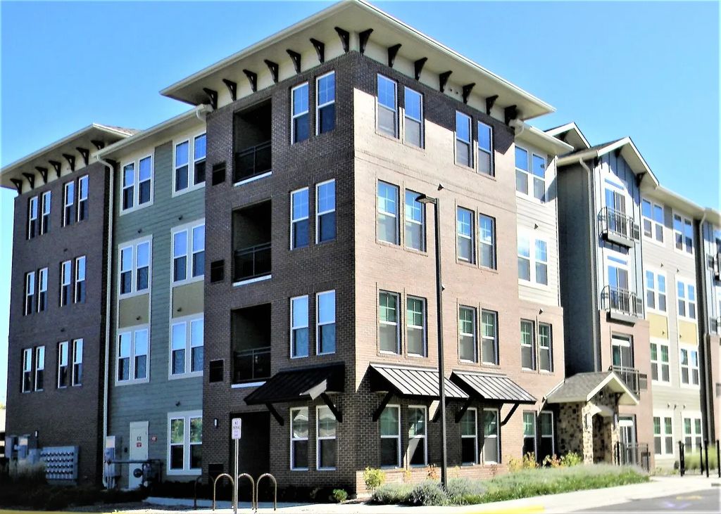 670 E Algonquin Road 4209, Schaumburg