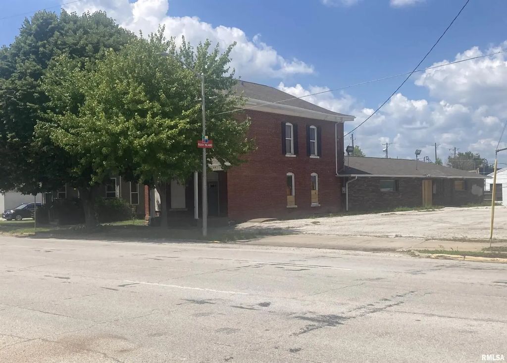 2317 4th Avenue, Rock Island