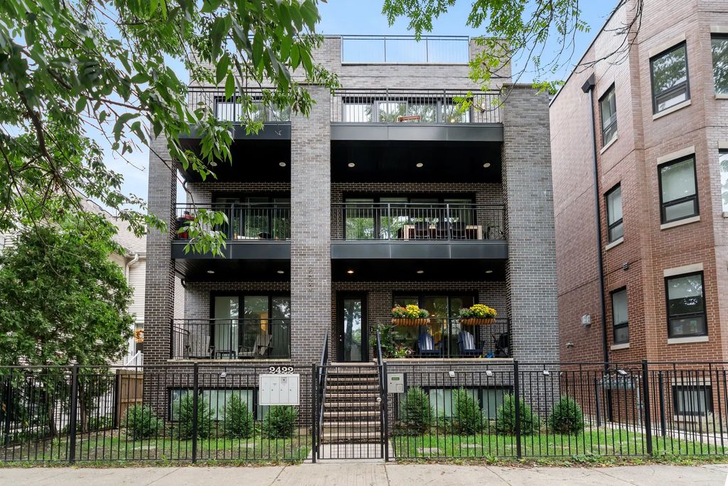 2422 W Lyndale Street 3, Chicago