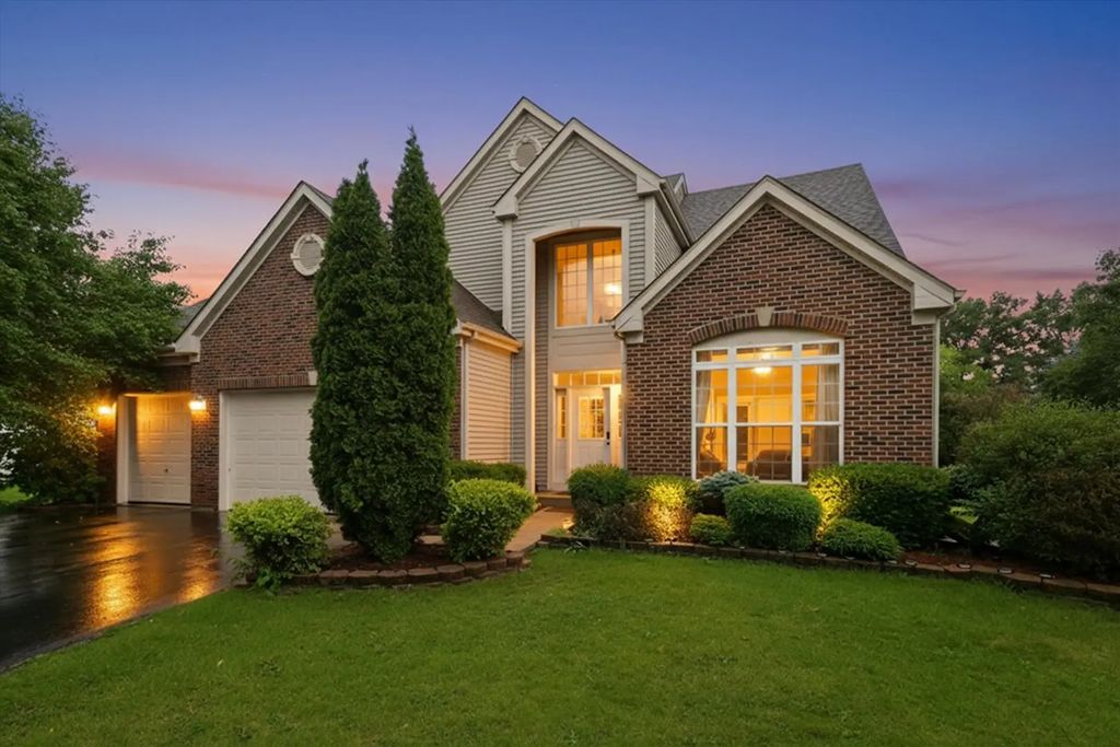 1571 Woodland Lane, Bolingbrook