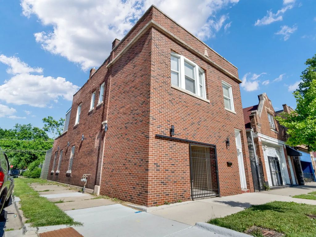 5242 S Damen Avenue, Chicago