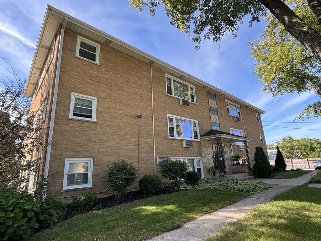 16 2nd Street F, Downers Grove