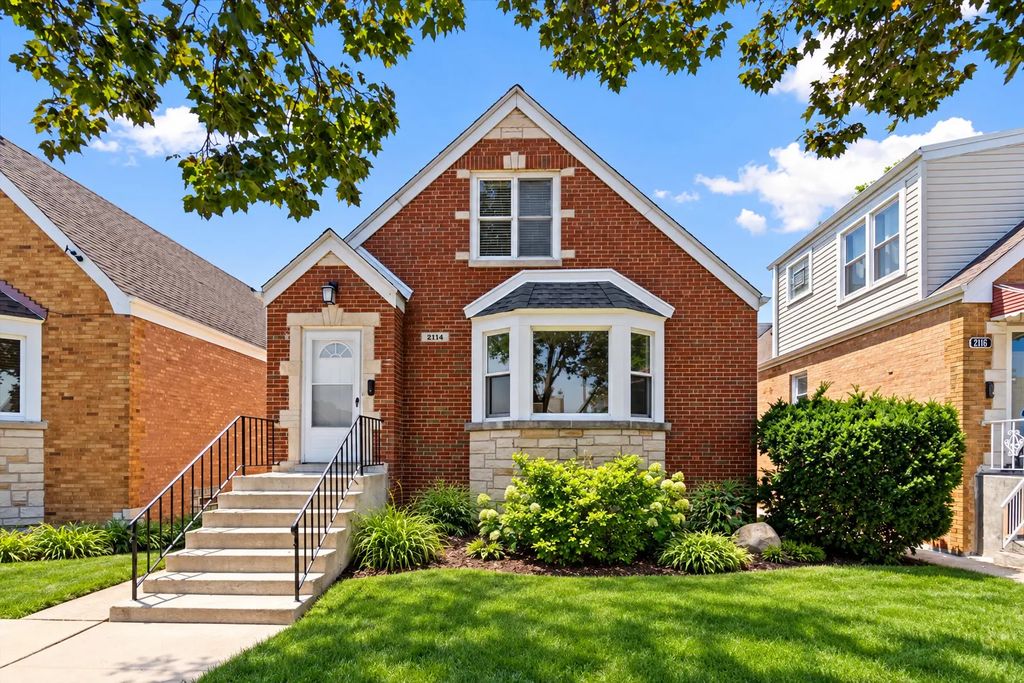 2114 N 74th Avenue, Elmwood Park
