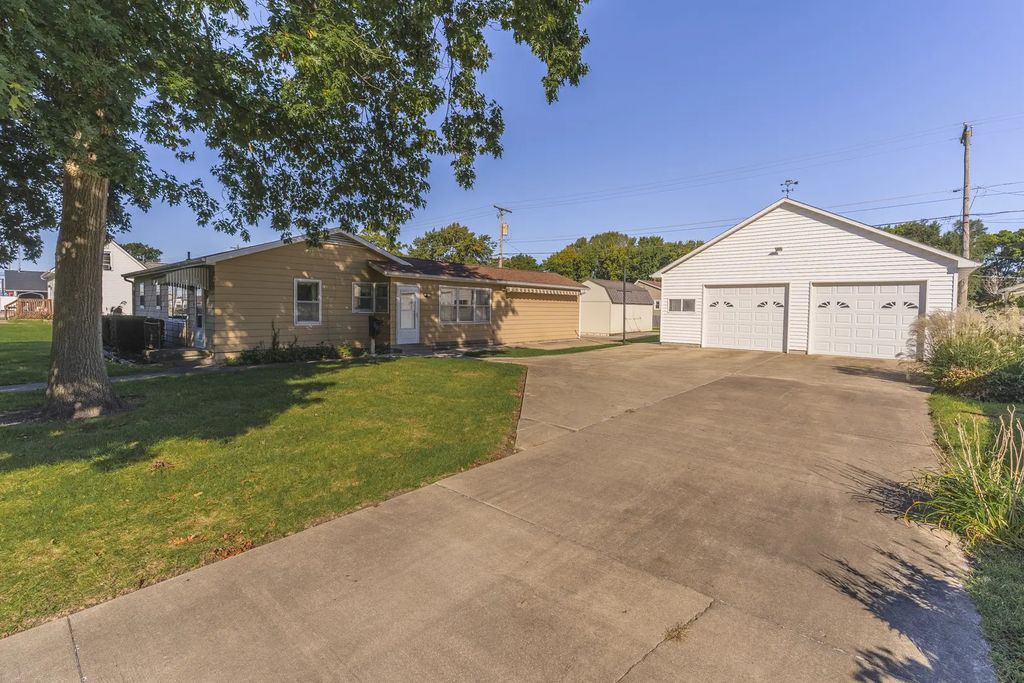 715 W Grant Avenue, Pontiac