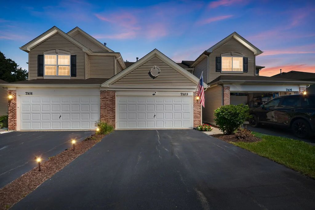 7103 Hidden Green Circle, Fox Lake