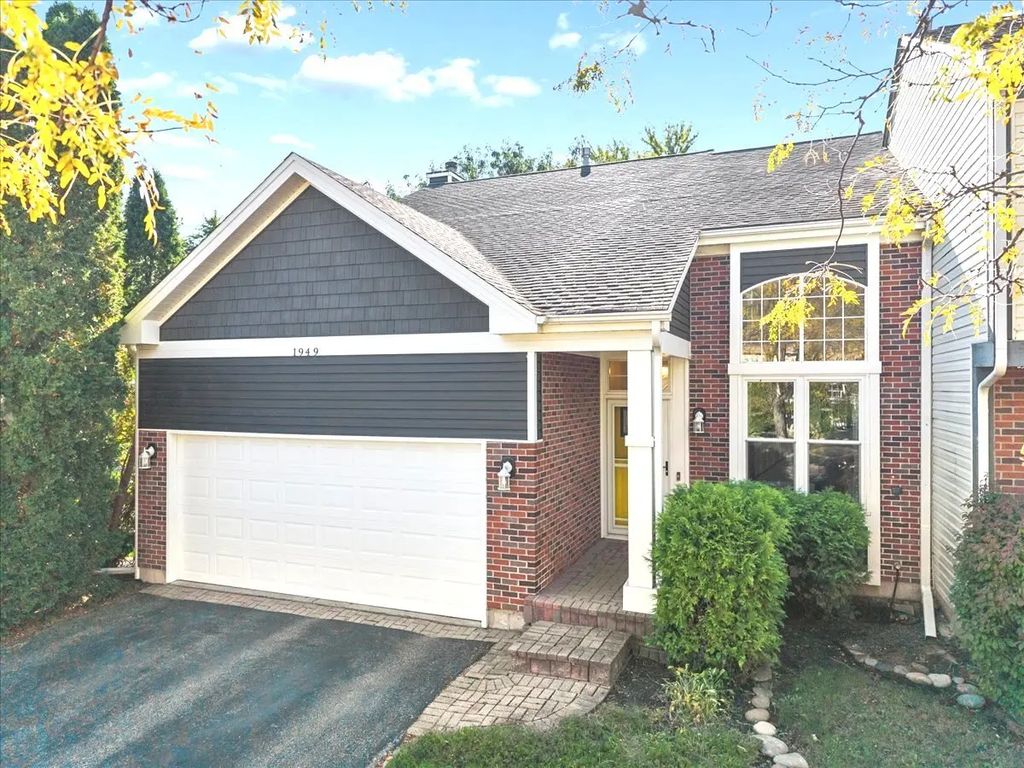 1949 Barnhill Drive, Mundelein