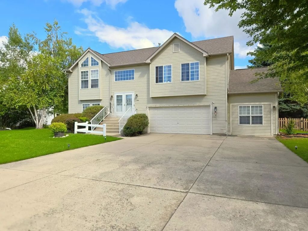 504 Cartwright Trail, McHenry