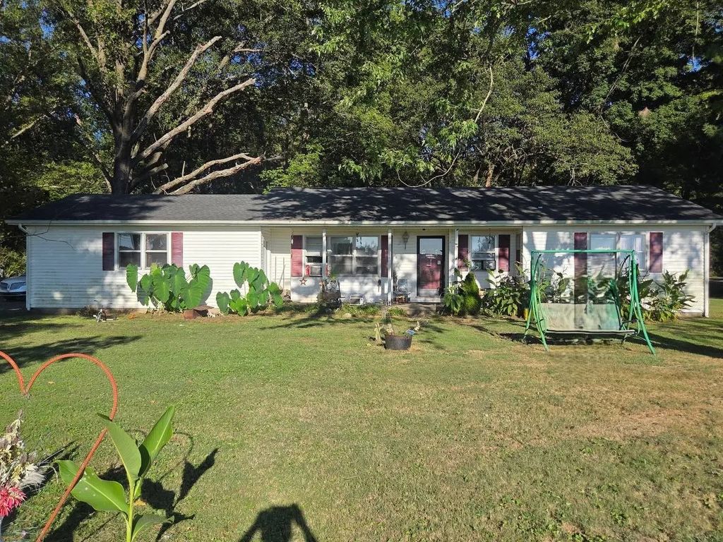 768 Airport Road, Metropolis