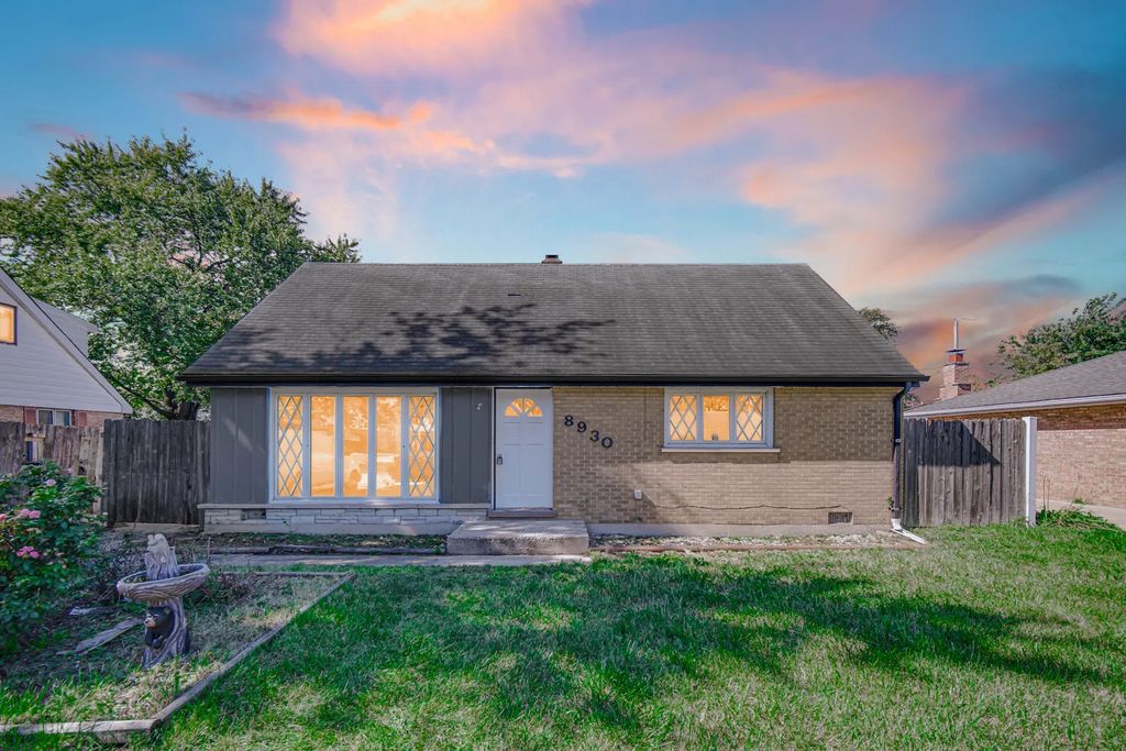 8930 Saratoga Drive, Bridgeview