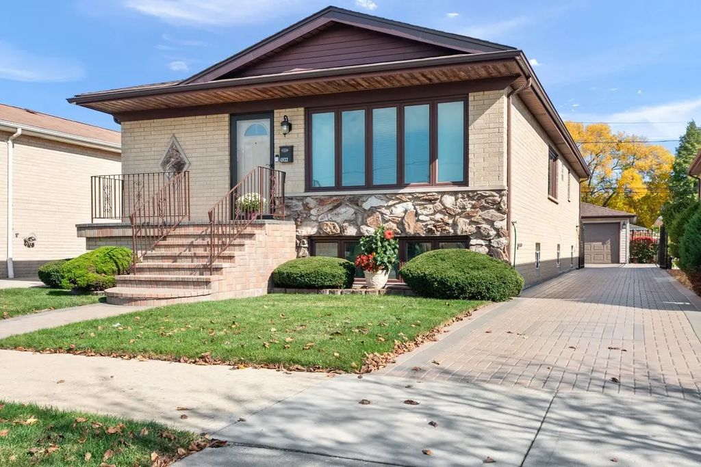 4933 N Sayre Avenue, Chicago