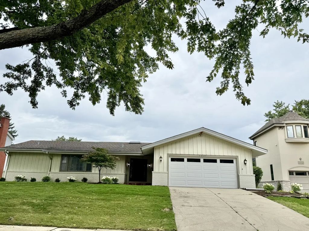 1117 Summit Hills Lane, Naperville