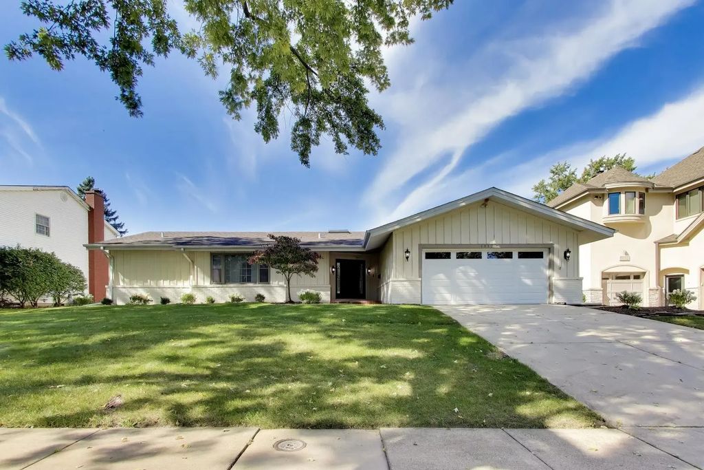 1117 Summit Hills Lane, Naperville