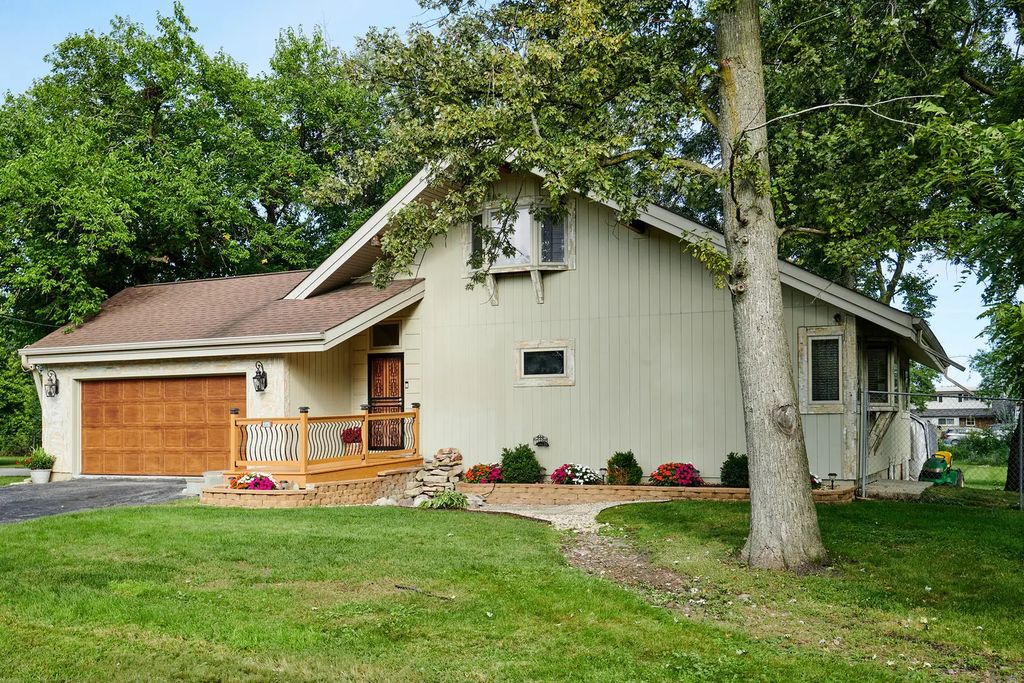 9041 Delphia Avenue, Des Plaines