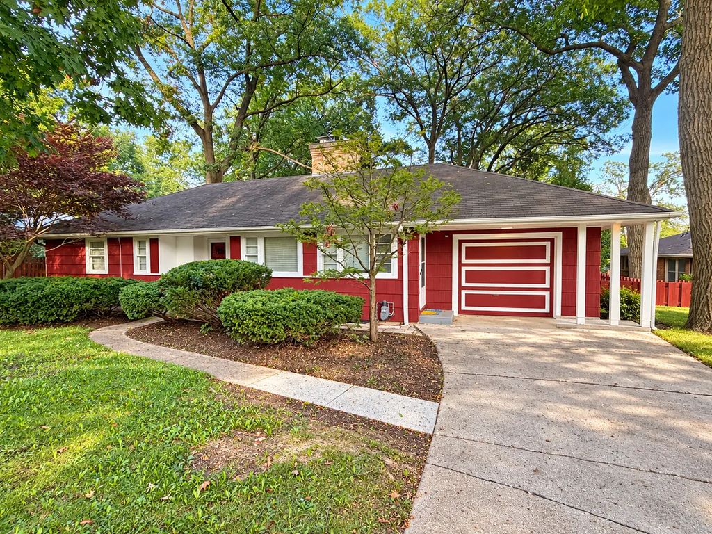 2811 Forest Lane, Waukegan
