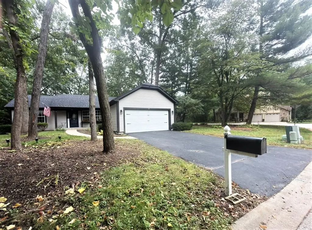 4 Dartmouth Court, Streamwood