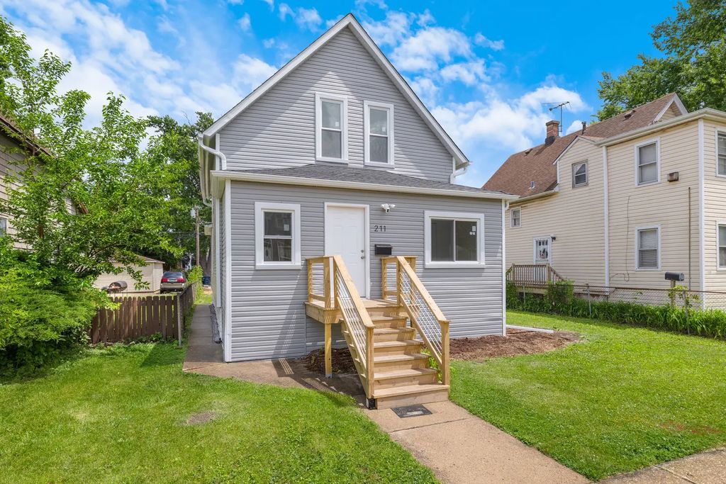 211 S 9th Avenue, Maywood