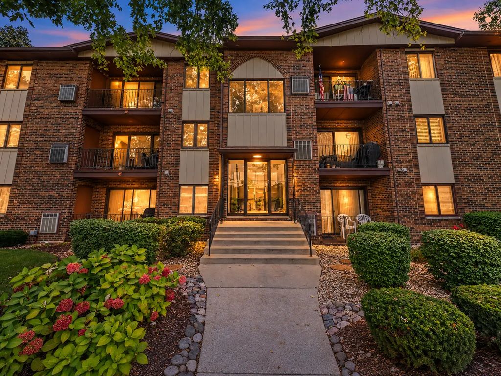 14033 S Laramie Avenue 420, Crestwood