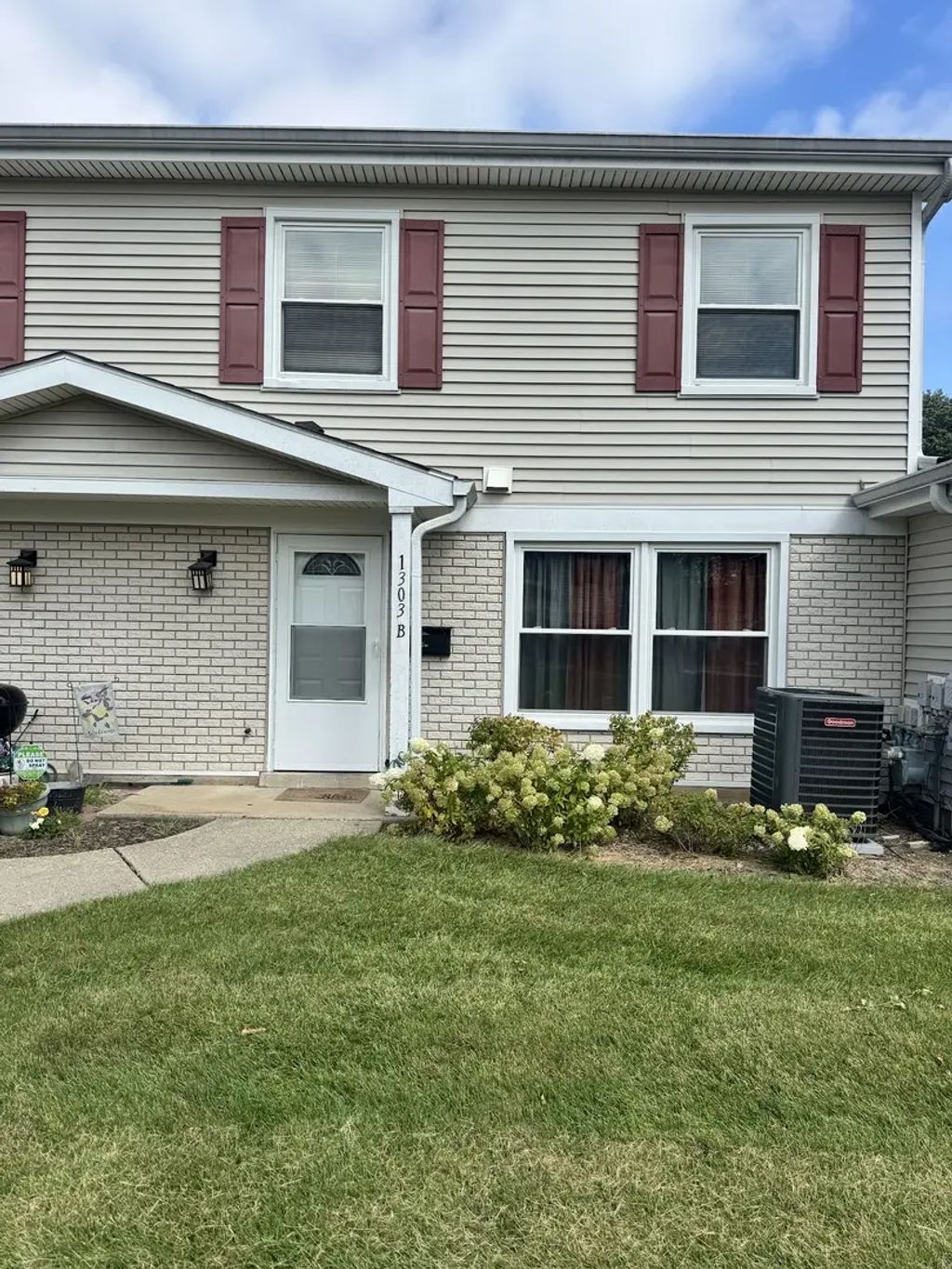 1303 Kingsbury Drive B, Hanover Park