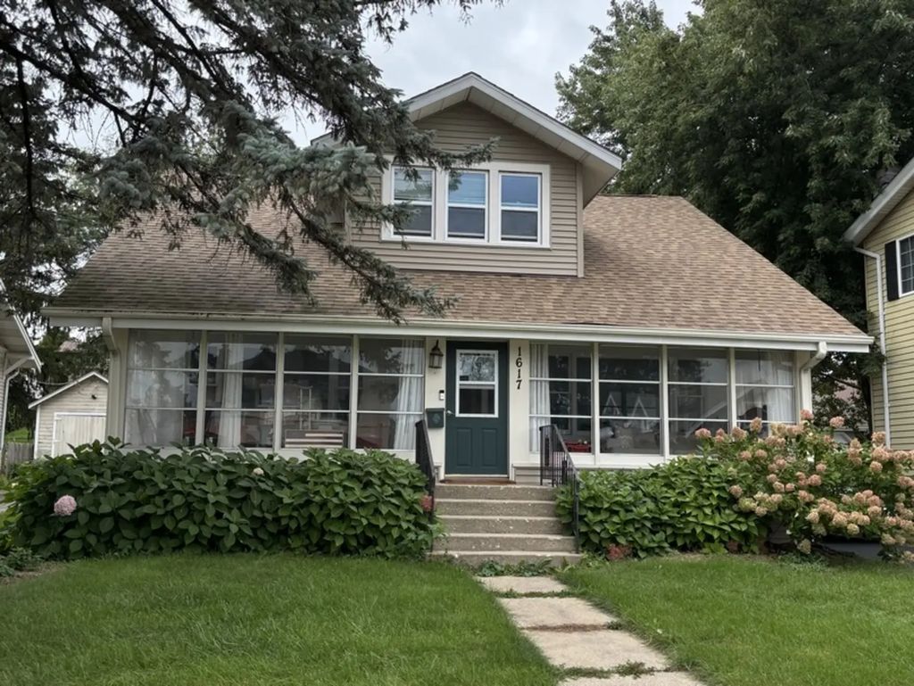 1617 N Riverside Drive, McHenry