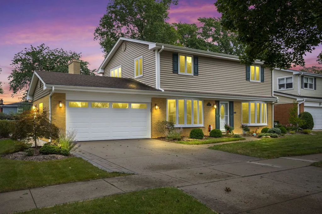 221 S Rammer Avenue, Arlington Heights