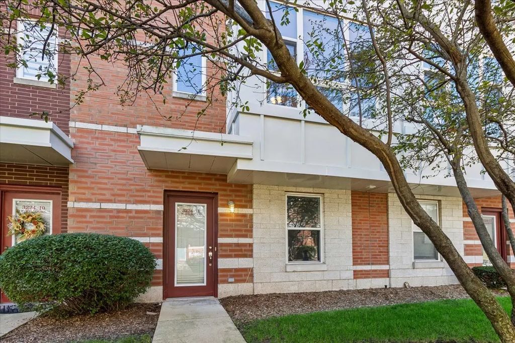 3224 N Kilbourn Avenue 11, Chicago