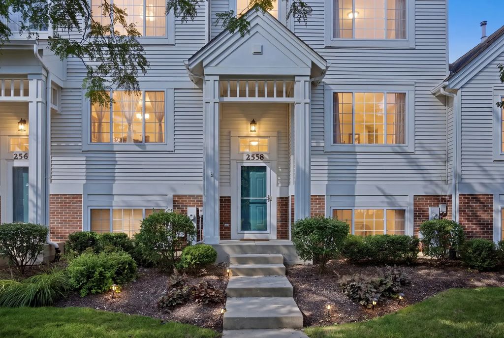 2558 Hatfield Court, Elgin