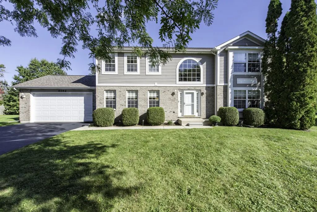 4052 Woodcrest Court, Gurnee