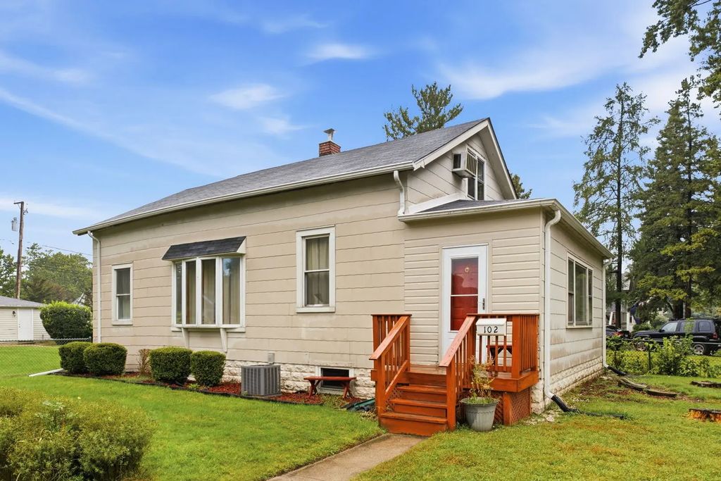 102 N Adams Street, Westmont