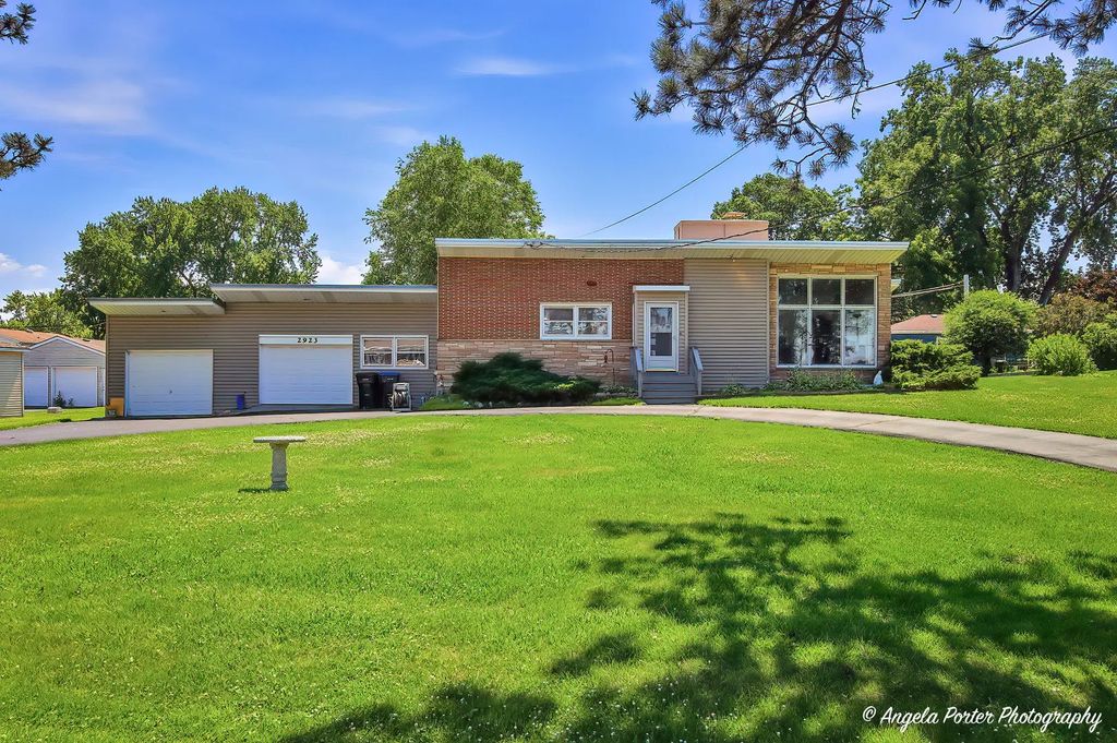 2923 Shorewood Drive, McHenry