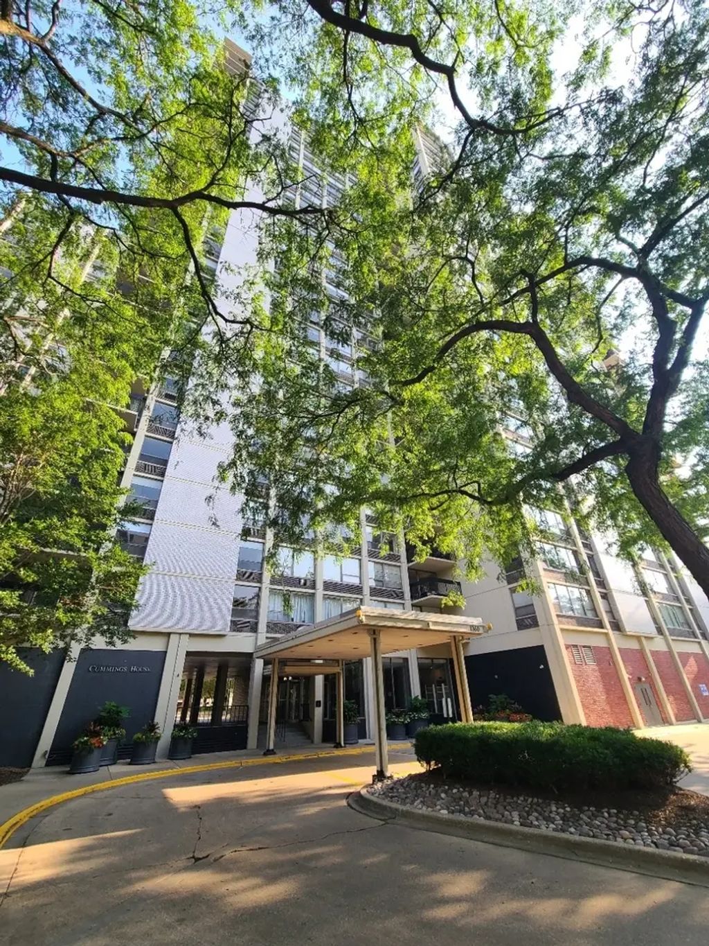 1360 N Sandburg Terrace 410, Chicago