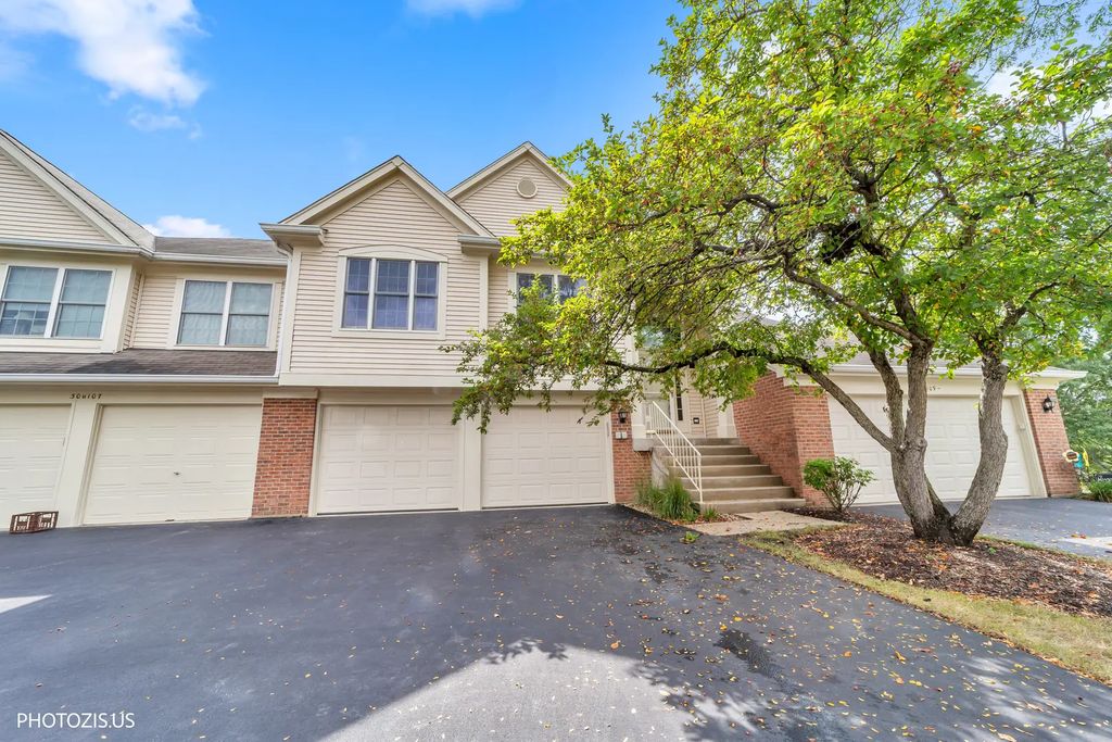 30w111 Fairfax Court 30w111, Warrenville