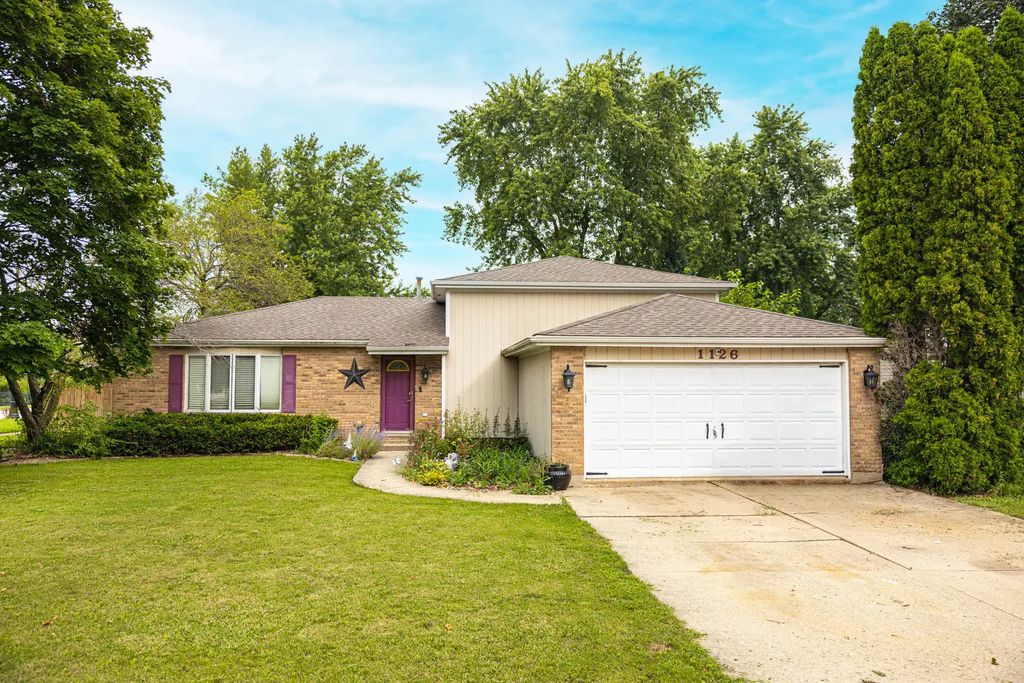 1126 Harvest Drive, Shorewood