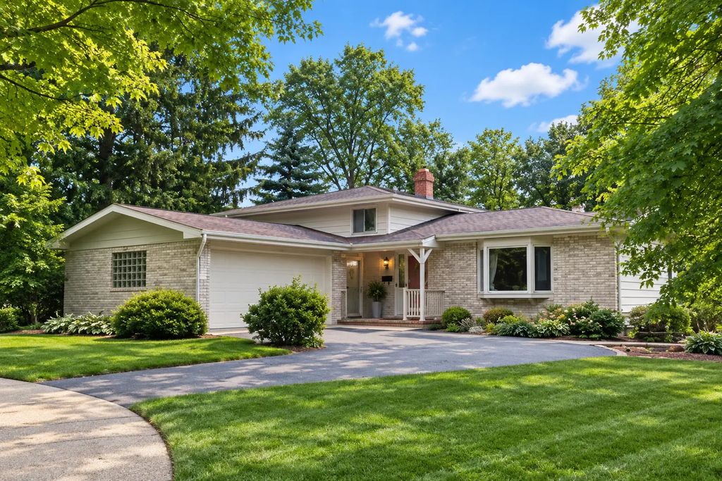921 Bartlett Terrace, Libertyville
