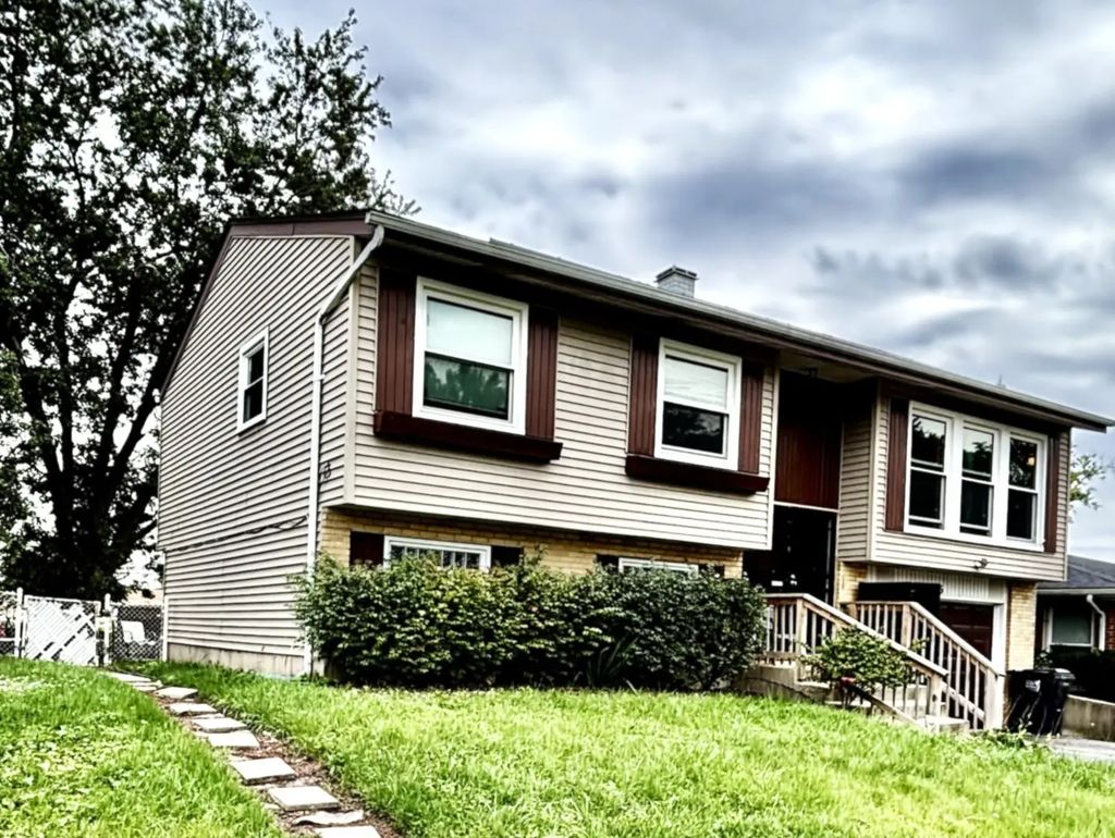 1135 E 159th Place, South Holland