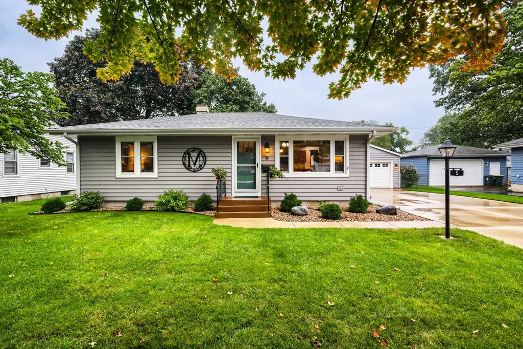 5 S Grace Street, North Aurora