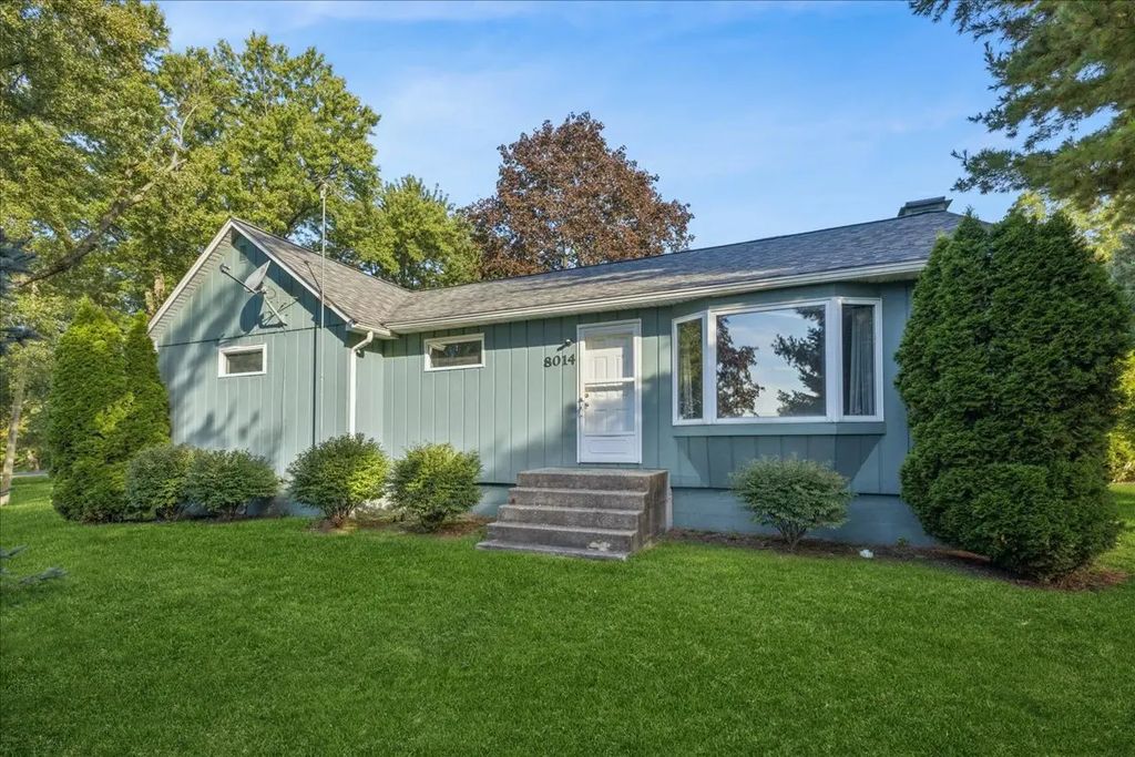 8014 Hillside Road, Crystal Lake