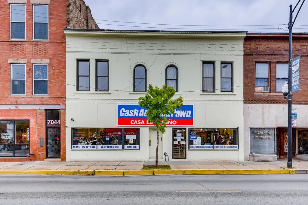 7046 N Clark Street 2flr, Chicago