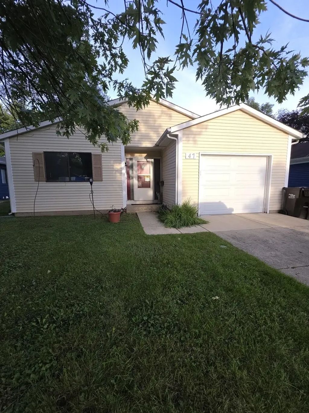 47 Woodbine Drive, Crystal Lake