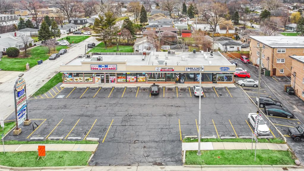 8031 W 87th Street, Hickory Hills