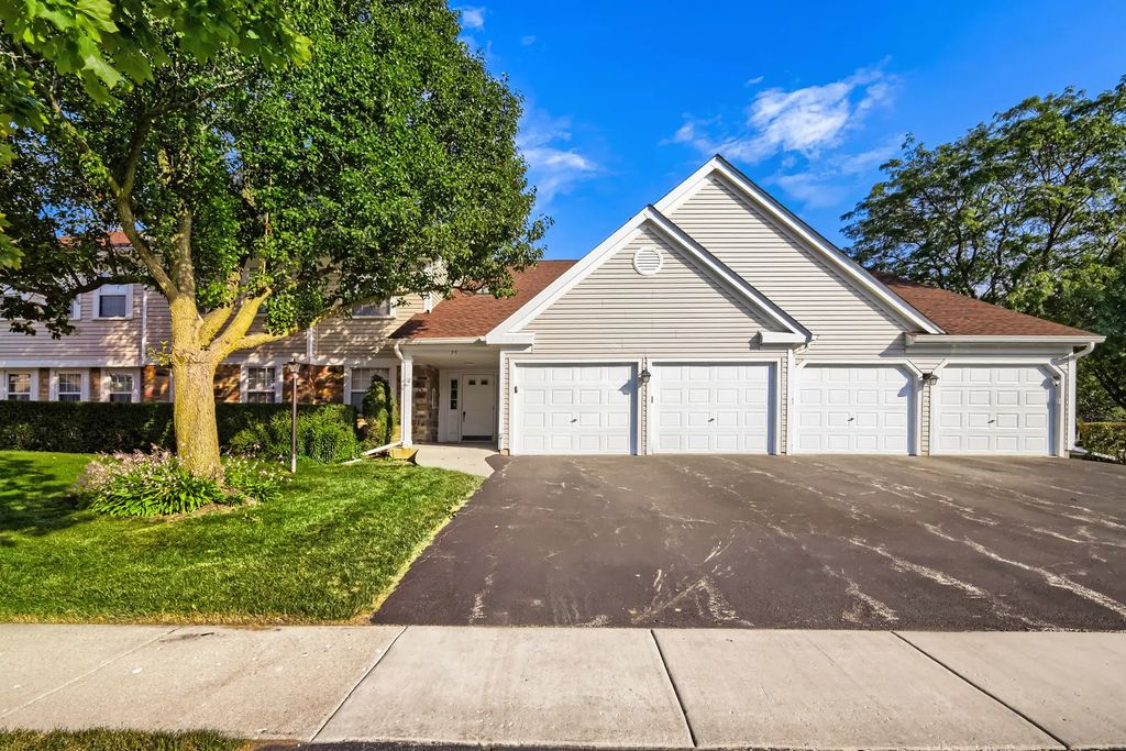 75 Larch Court Z1, Schaumburg