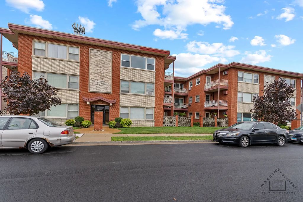 3033 Paris Avenue 303, River Grove