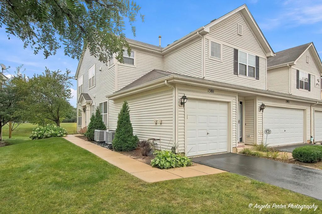 1301 Waverly Drive 1301, Volo