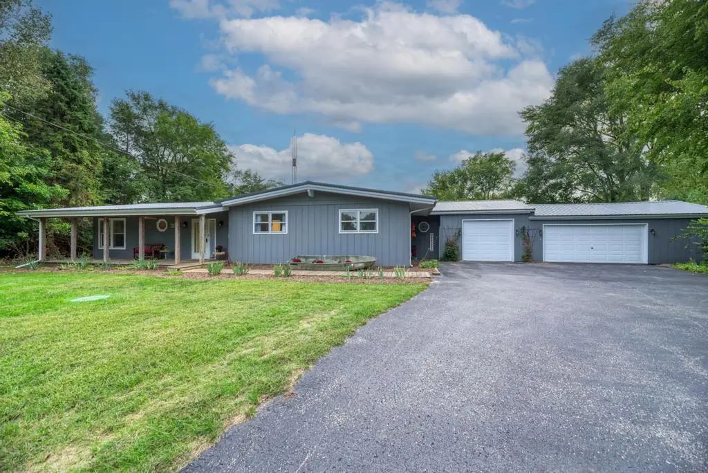 3245 N Lakeside Drive, Coal City