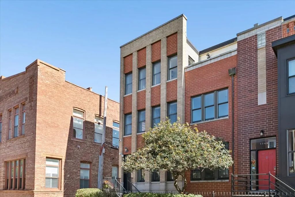 1743 W Terra Cotta Place, Chicago