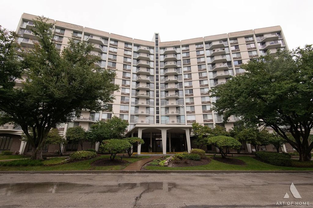 20 N Tower Road 9e, Oak Brook