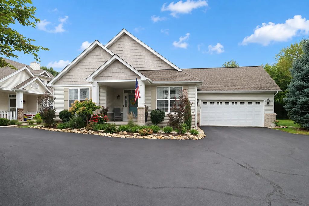 1635 Augusta Lane, Shorewood