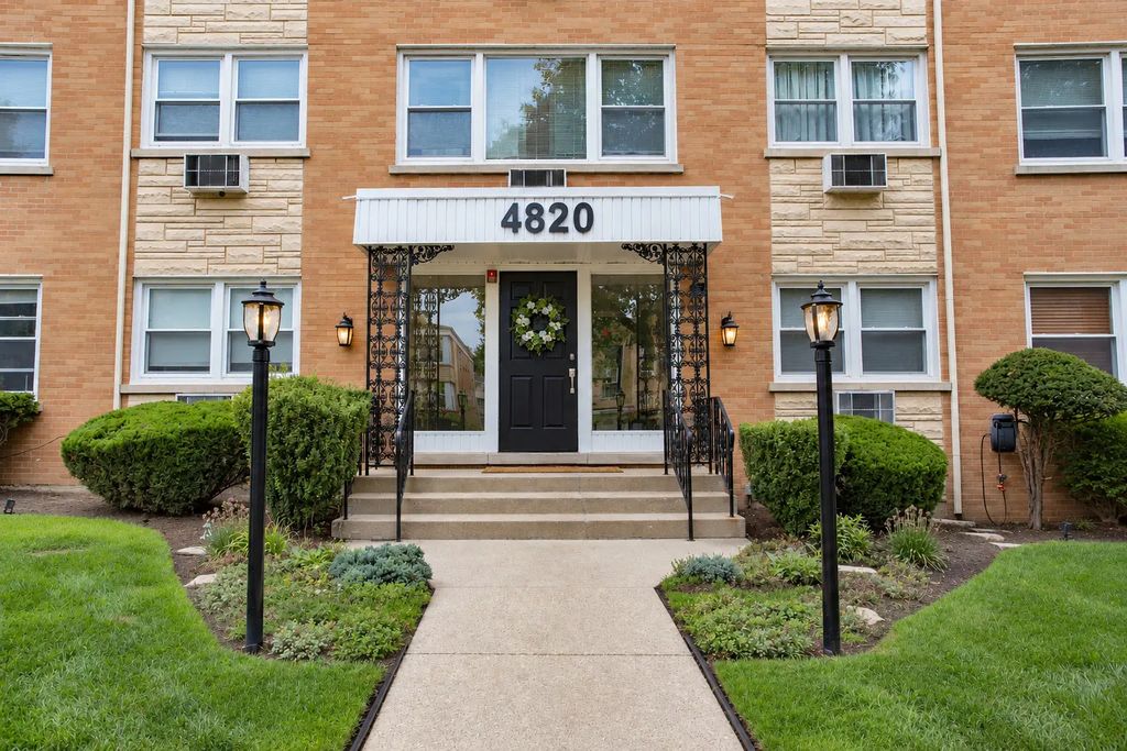 4820 W Conrad Street 106, Skokie