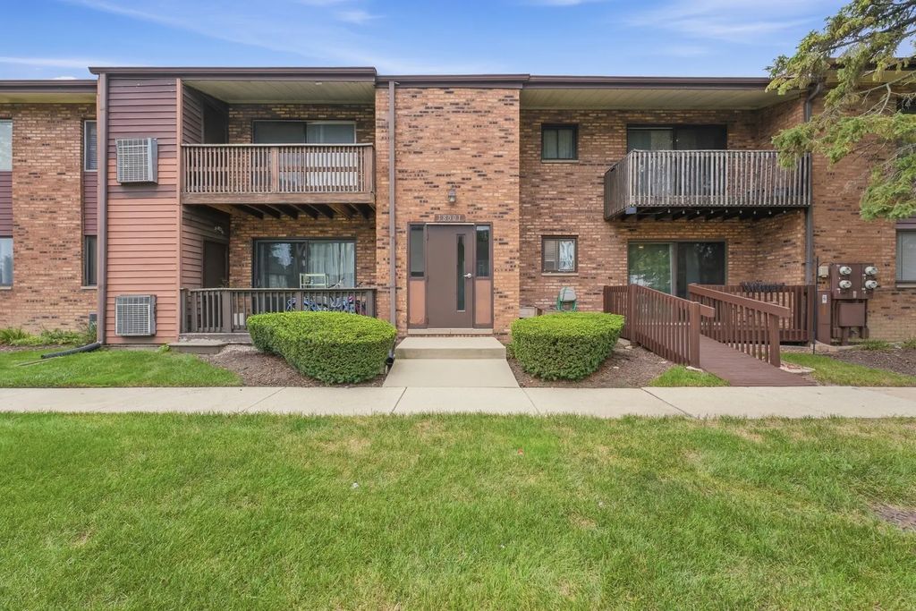 18001 Oak Park Avenue C, Tinley Park
